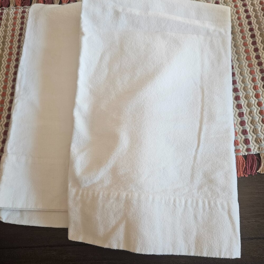 Lands End Cotton Flannel Pillowcases - Picture 3 of 5